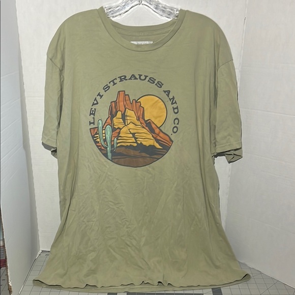 Levi's Gray Graphic Tee with Orange and Brown Design - Picture 2 of 10